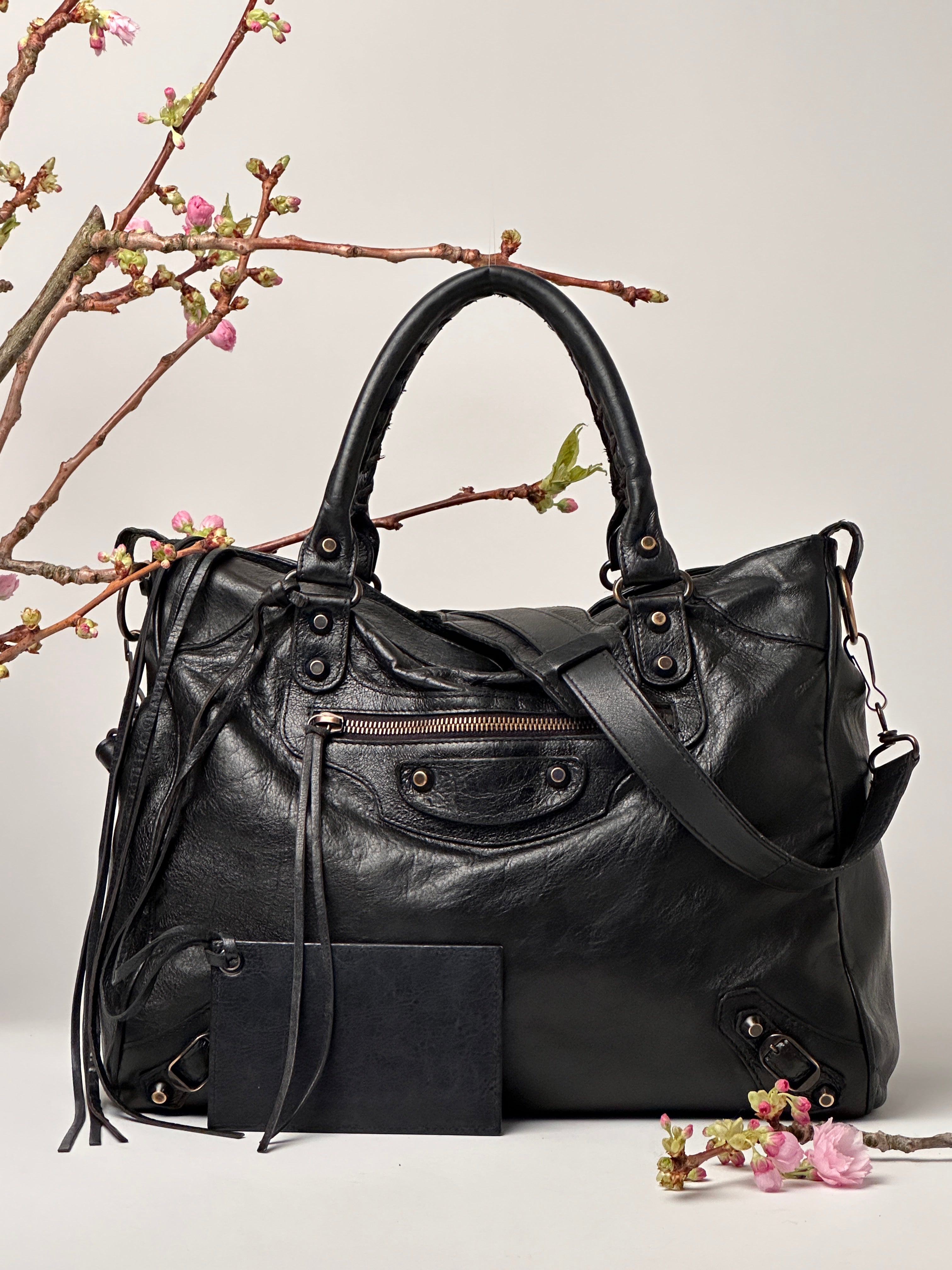 Balenciaga Cabas Tote – BagsWeUse