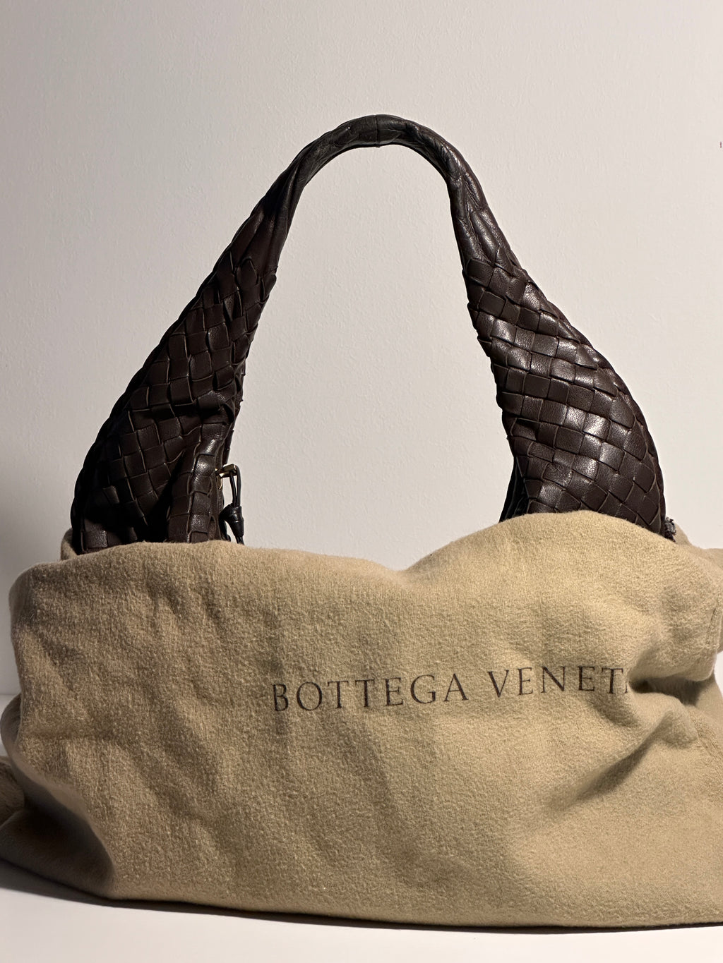Bottega Veneta Medium Dark Brown Vintage Veneta Shoulderbag