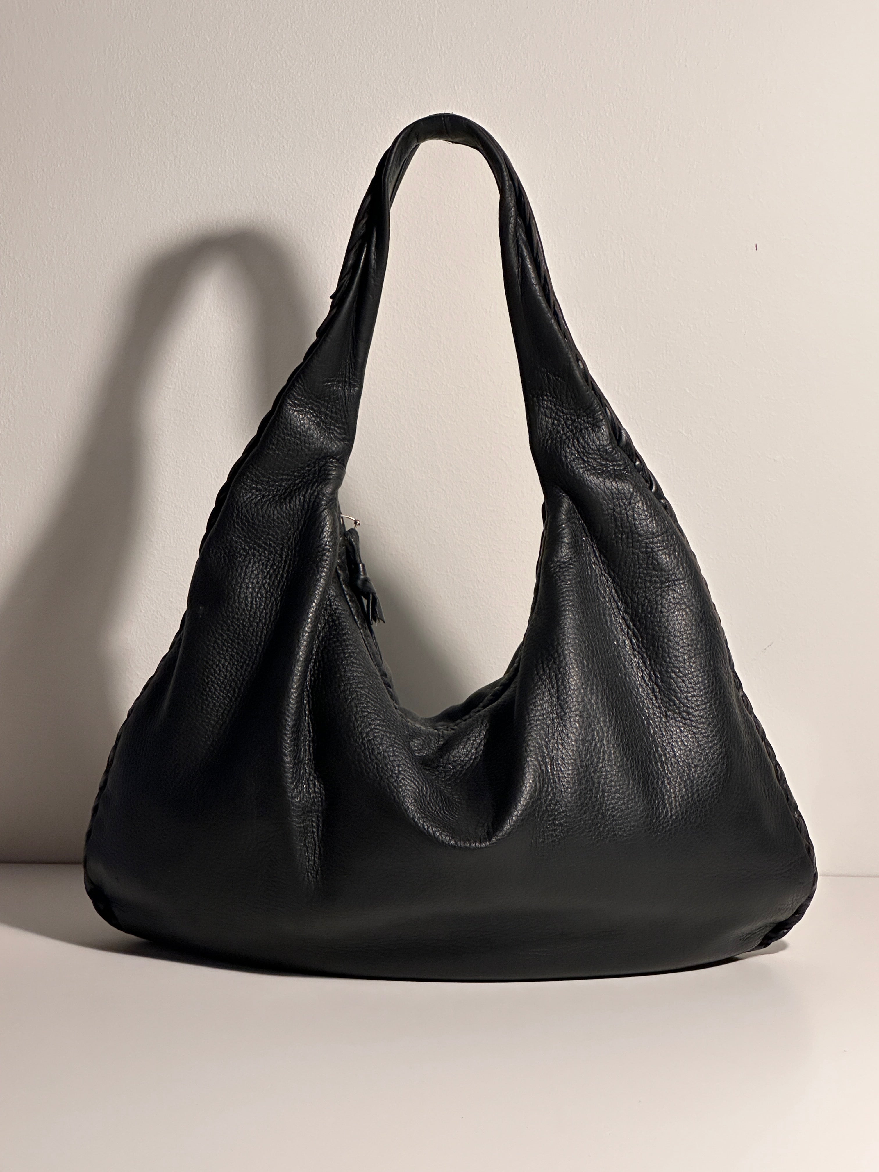 Bottega Veneta Vintage Black Medium Veneta Shoulderbag