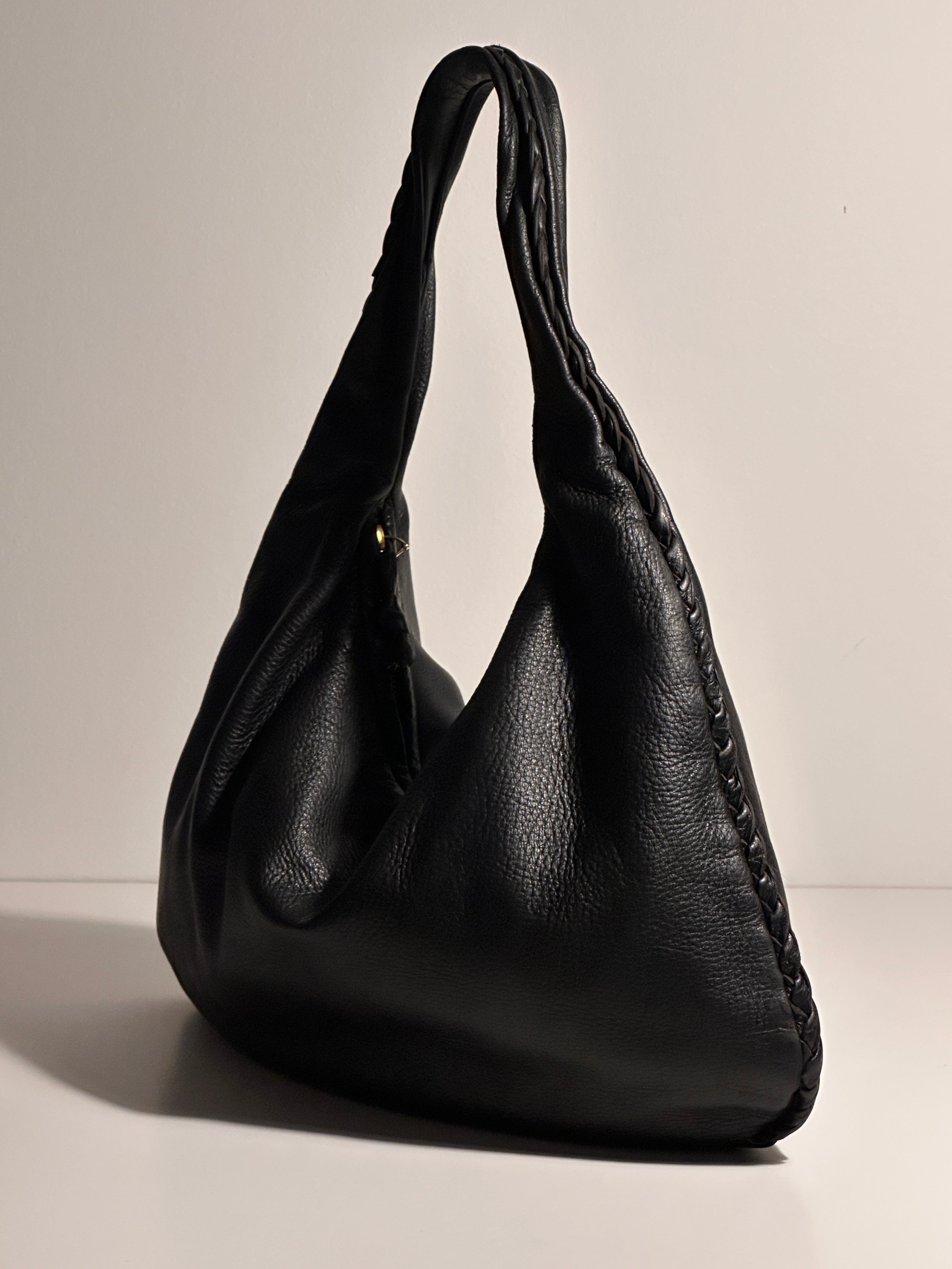 Bottega Veneta Vintage Black Medium Veneta Shoulderbag