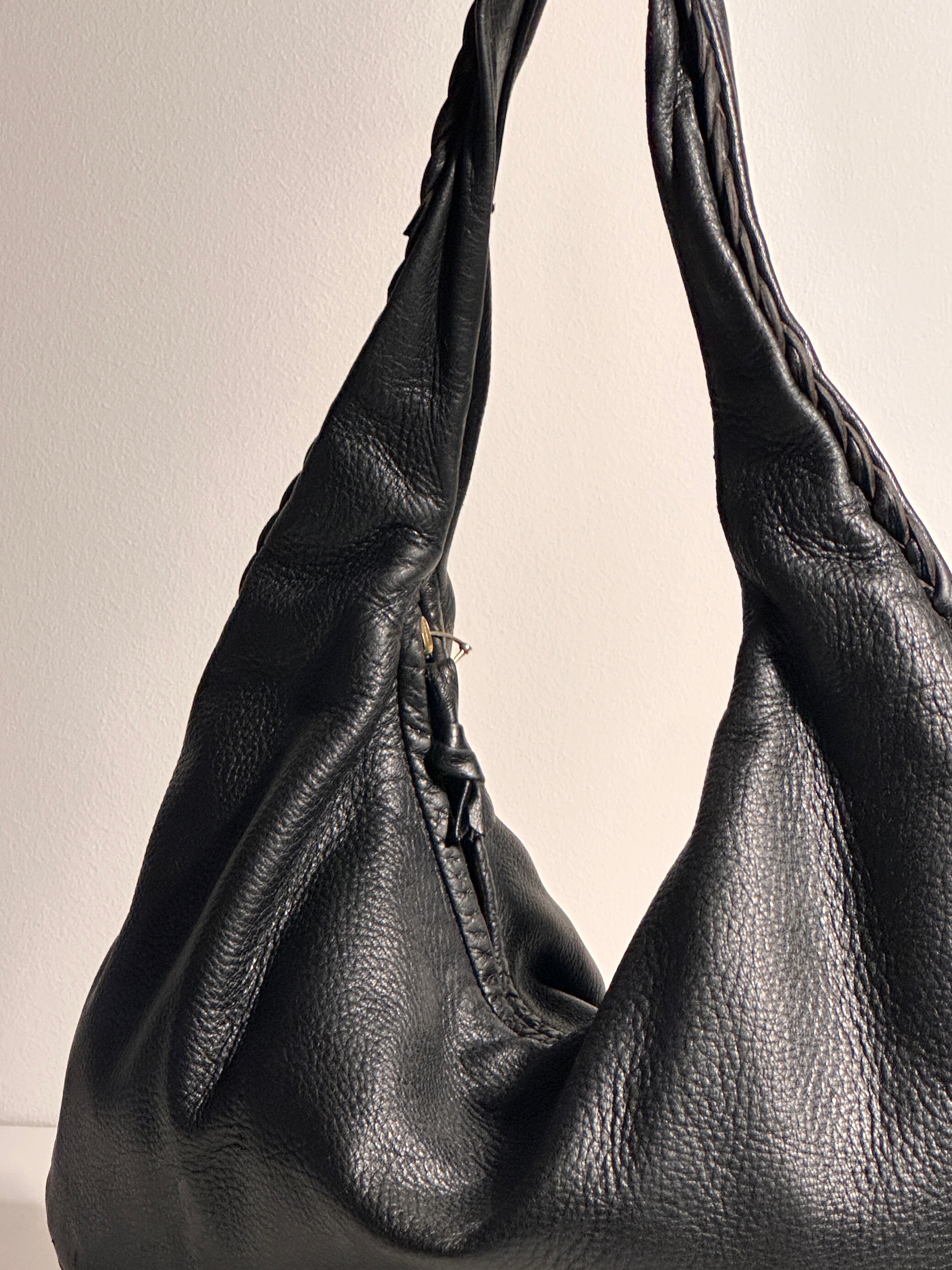 Bottega Veneta Vintage Black Medium Veneta Shoulderbag