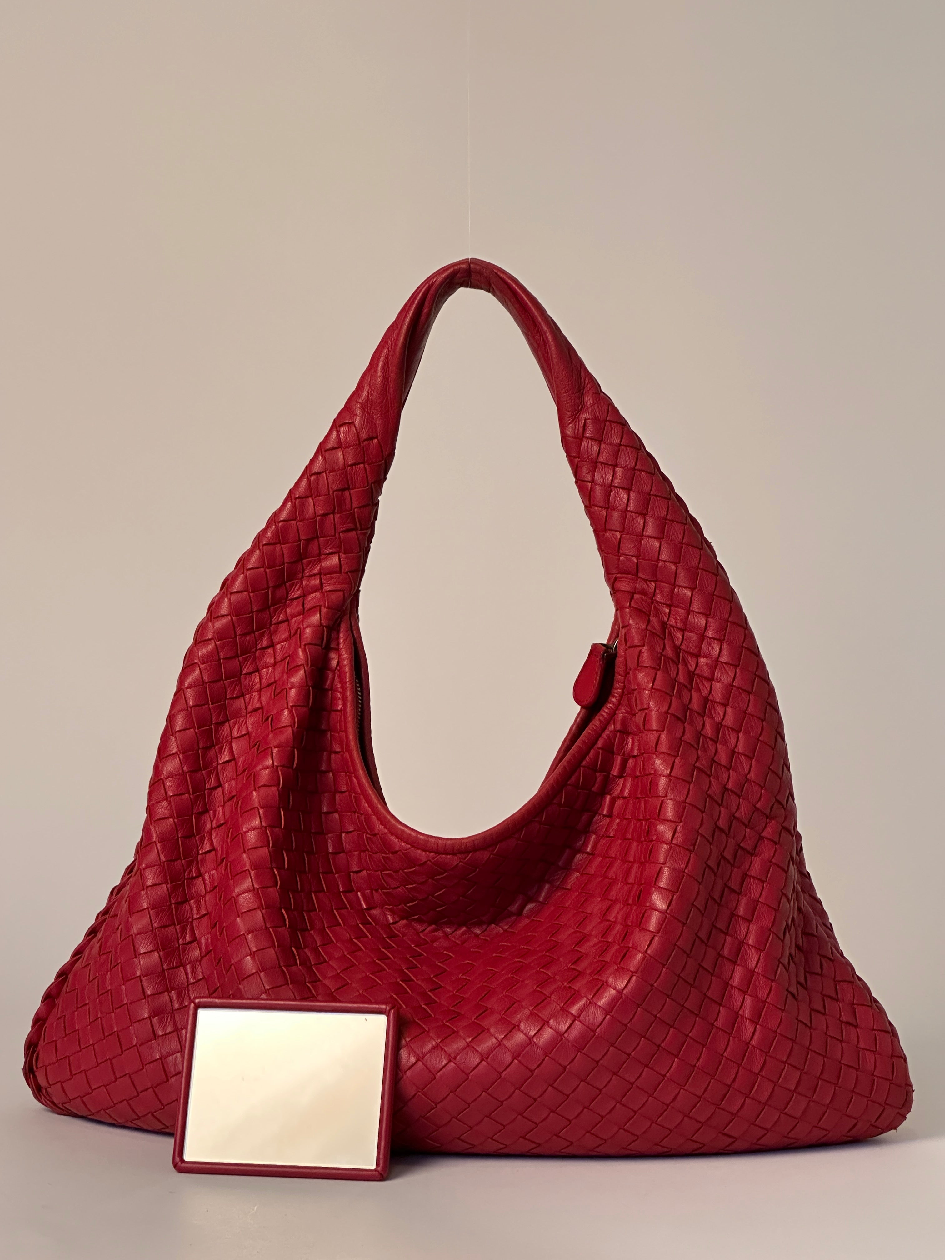 Bottega Veneta Large Veneta Red Leather Shoulderbag
